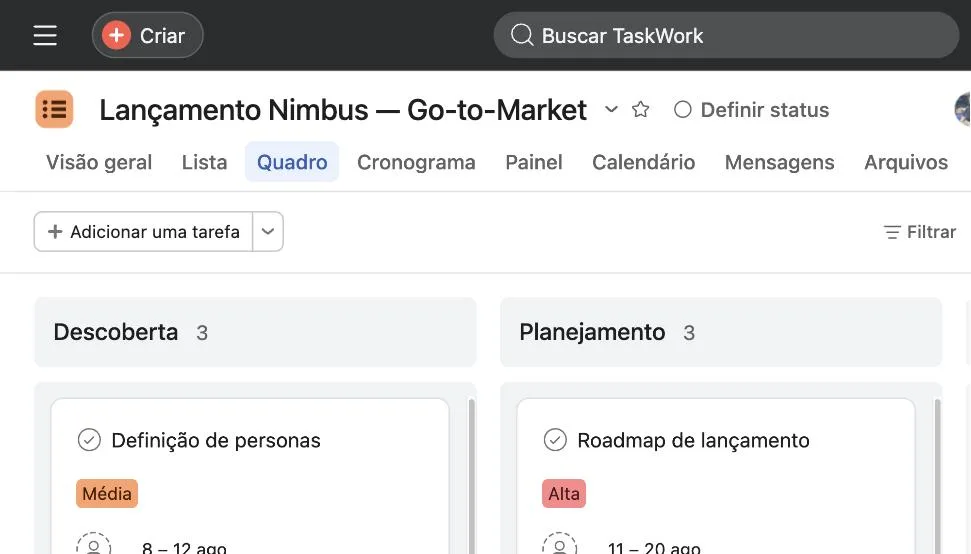 Projeto de produto no Asana: quadro Kanban com etapas, prazos e prioridade
